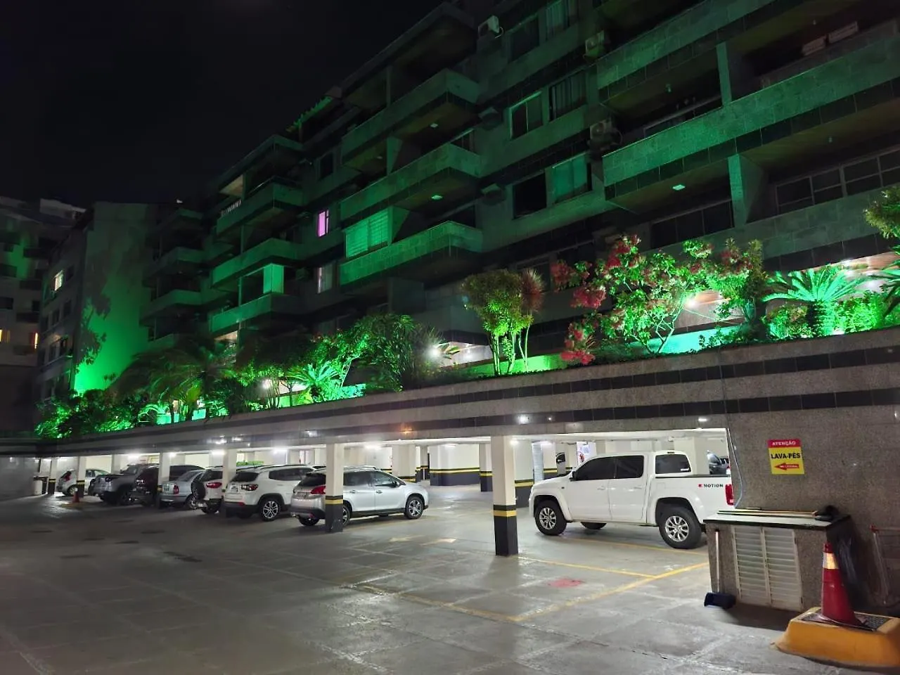 Bonito Apto Pe Na Areia Aprox 50M Da Praia Do Forte Cabo Frio Com 90M2 Ar Cond Nos 2 Quartos E Nas Camas Temos Colchoes Botafogo Ortopedicos D65 E Na Sala Tem Tv A Cabo Premiere Netflix Fica No Predio Da Lanchonete Play Gui E Rest Vira Verao Appartement